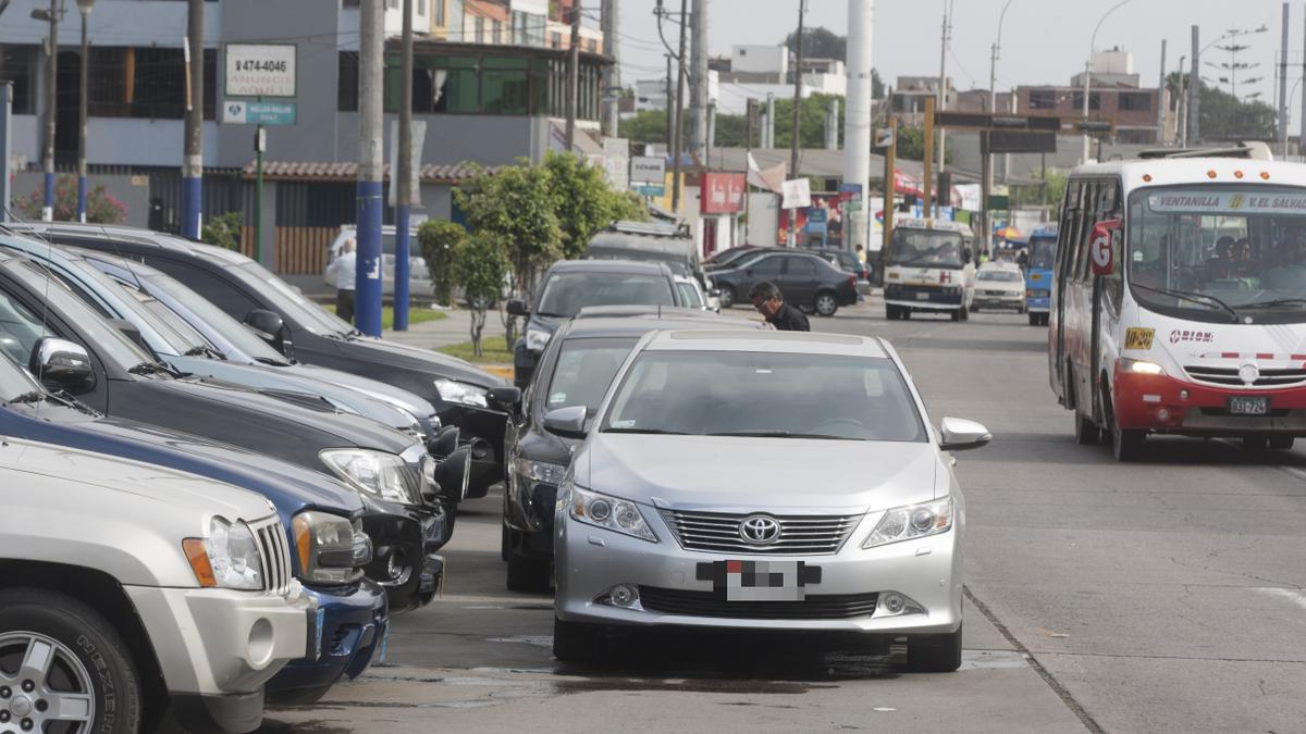 Buscar estacionamiento en Lima quita siete días al año