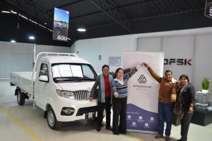 Antapaccay entrega vehículo comercial en Expo Cusco Huancaro