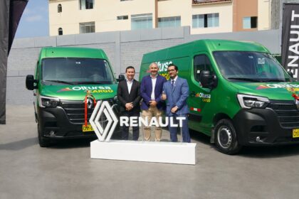 Derco Center entrega flota de furgones Renault a Oltursa