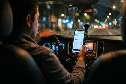 Uber y R2 aceleran financiamiento digital en Peru